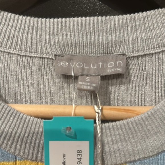 NWT Evolution by Cyrus sweater size S - Picture 3 of 4